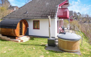 Гостиница Three-Bedroom Holiday home with Lake View in Kirchheim/Hessen  Kemmerode